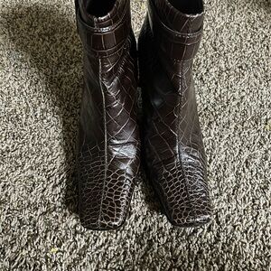 Linea Paolo italian Dark Brown Croc-Embossed Ankle saylor Boots